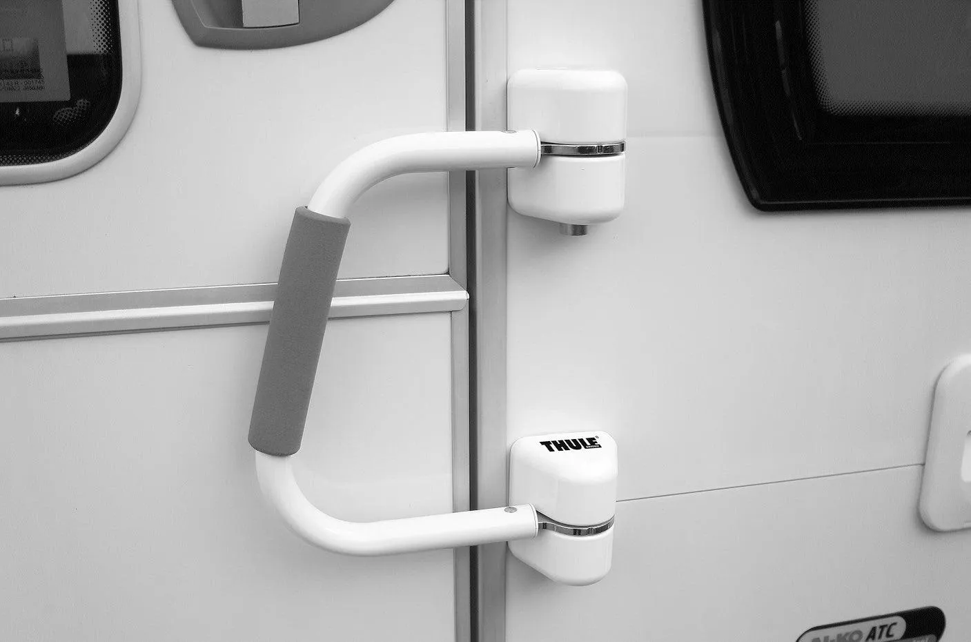 Thule Security Handrail